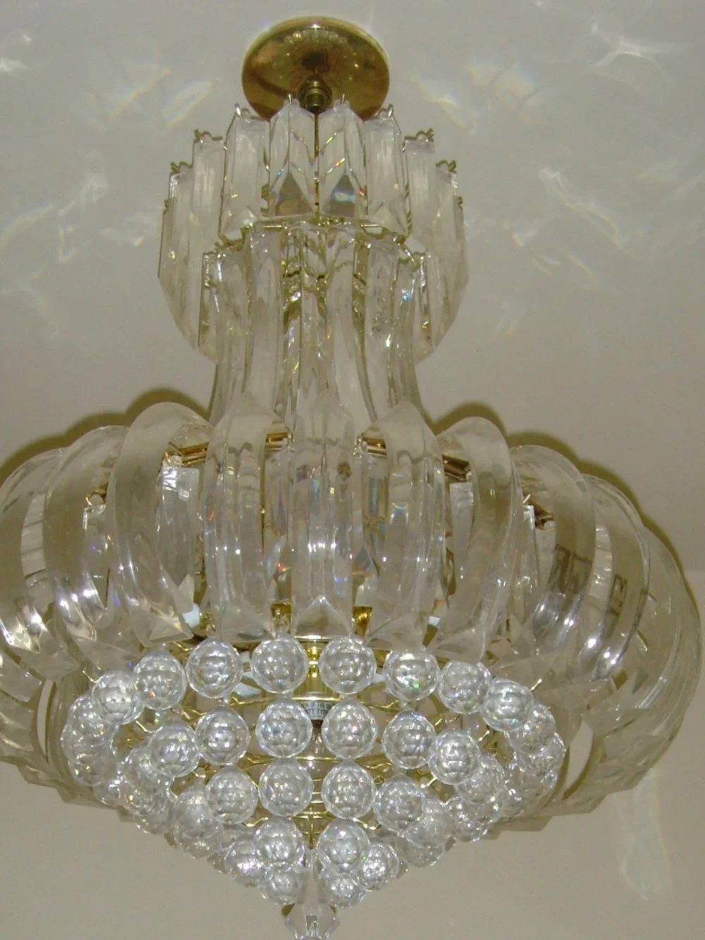 Vintage Mid-Century Modern Lucite and Polished Brass Chandelier
